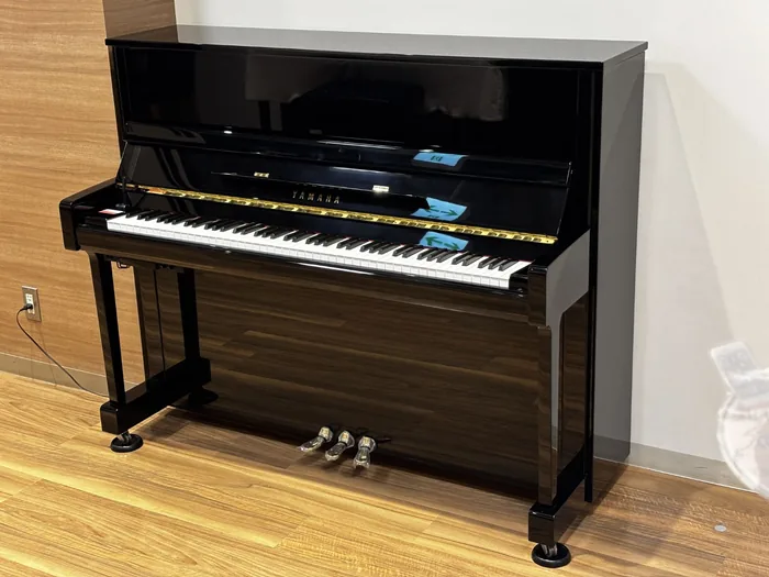 Yamaha b121 SC2 upright piano in polished ebony