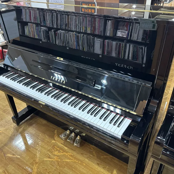 Yamaha U3H upright piano in polished ebony